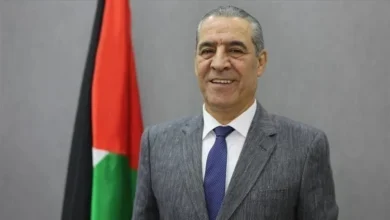 حسين الشيخ يحرج عباس وقيادات فتح.. ماذا طلب من رامي الحمد الله بشأن الانتخابات؟