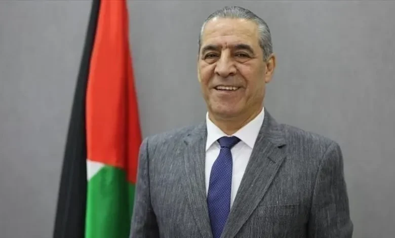 حسين الشيخ يحرج عباس وقيادات فتح.. ماذا طلب من رامي الحمد الله بشأن الانتخابات؟