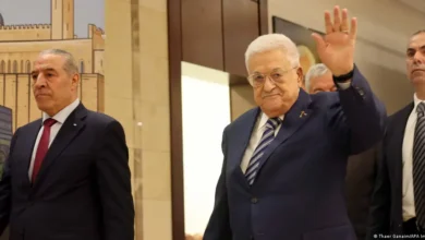 دويتشه فيله: عباس يواصل تكريس الحكم بالمراسيم الأحادية